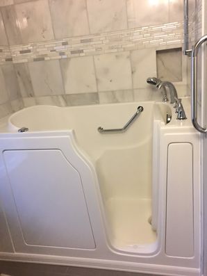 Accessible Bathtub in Bushnell by Independent Home Products, LLC